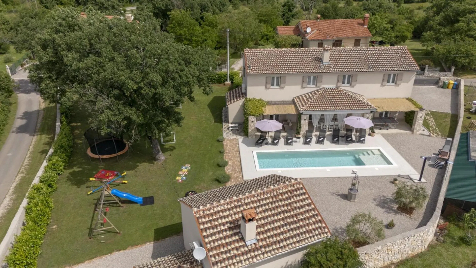 Villa Batelica In Sveti Bartul - Haus Fuer 8 -10 Personen Labin