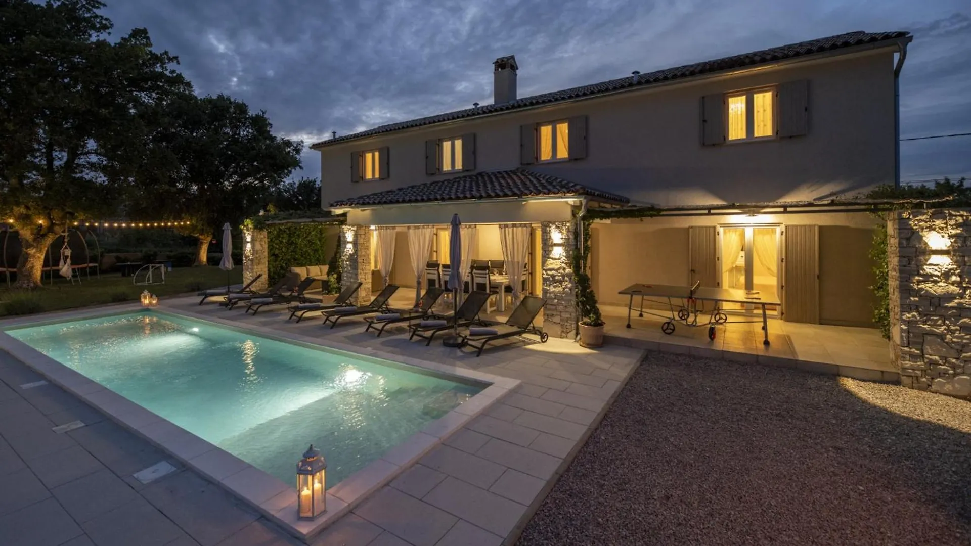 Villa Batelica In Sveti Bartul - Haus Fuer 8 -10 Personen Labin