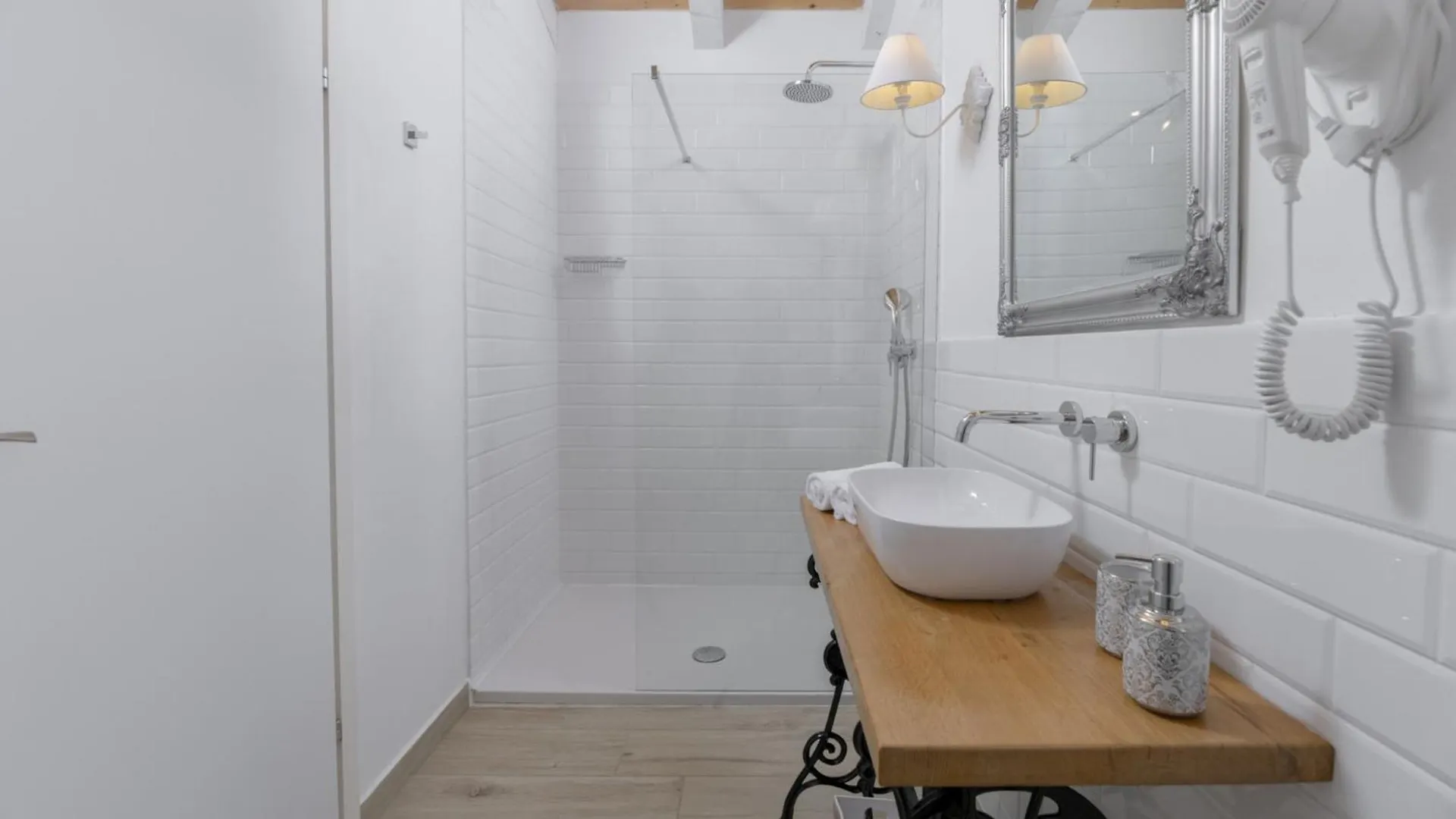 Villa Batelica In Sveti Bartul - Haus Fuer 8 -10 Personen Labin  Croácia