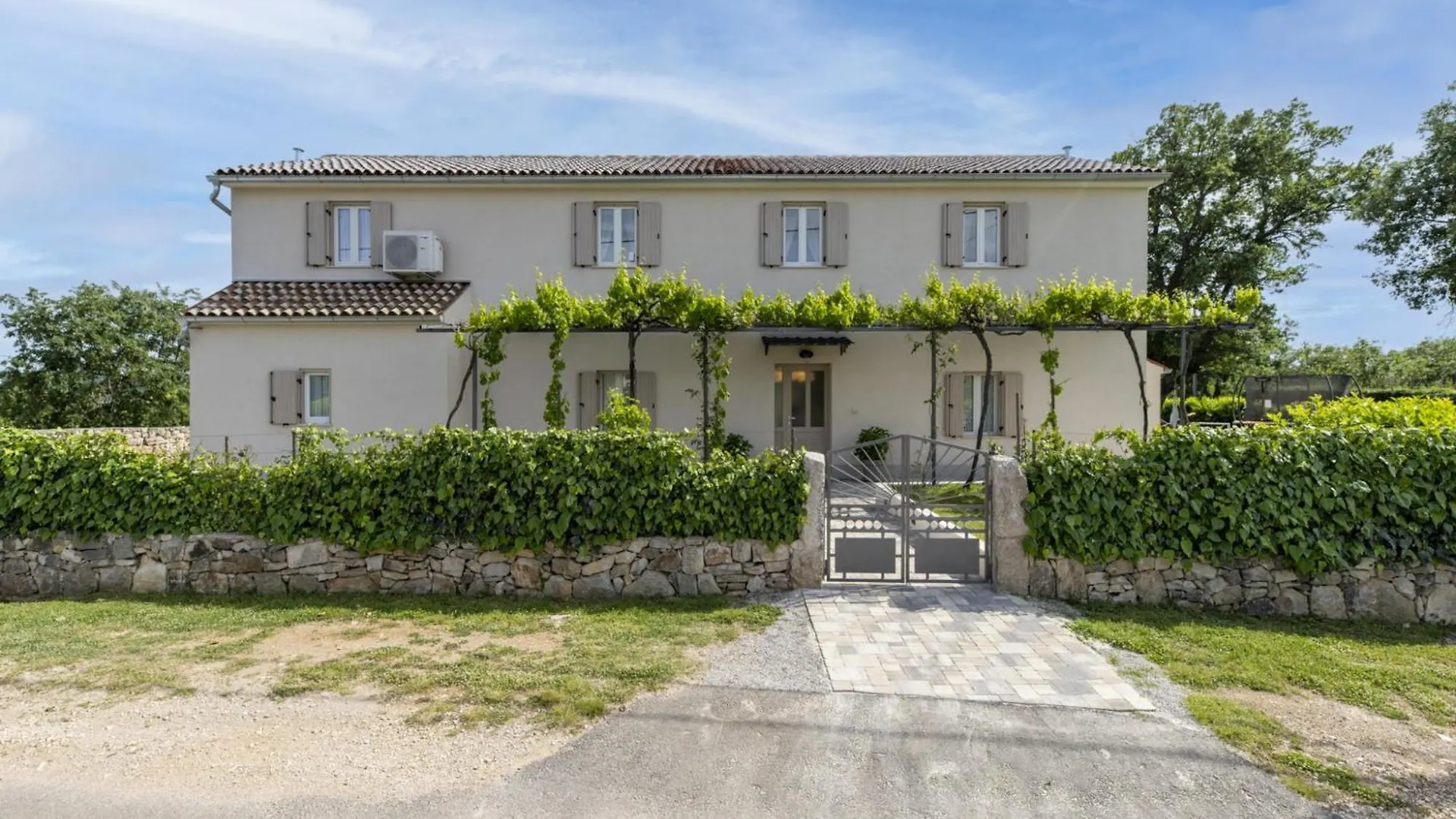 Villa Batelica In Sveti Bartul - Haus Fuer 8 -10 Personen Labin  Croácia