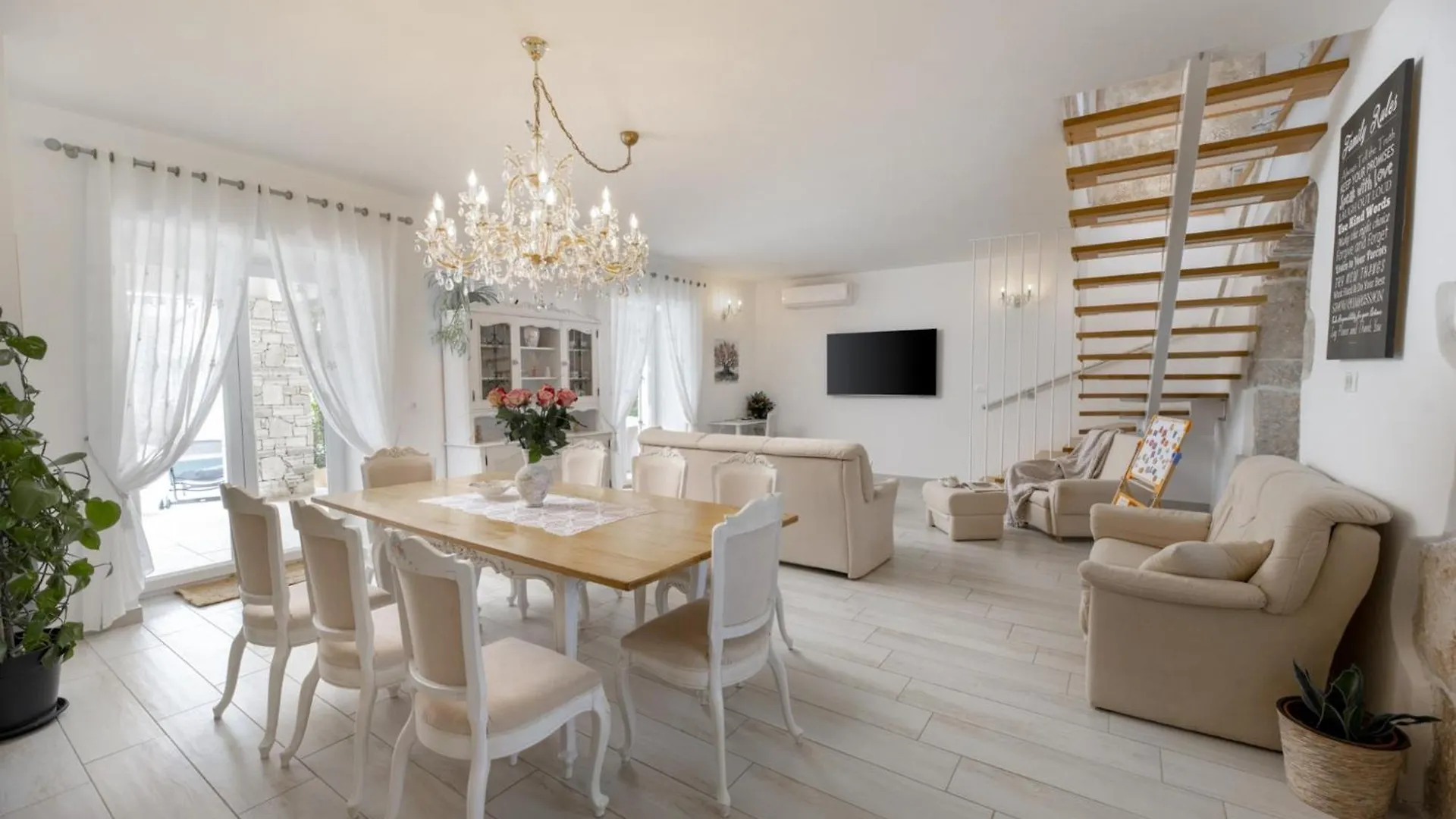 Villa Batelica In Sveti Bartul - Haus Fuer 8 -10 Personen Labin  Labin (Istria)